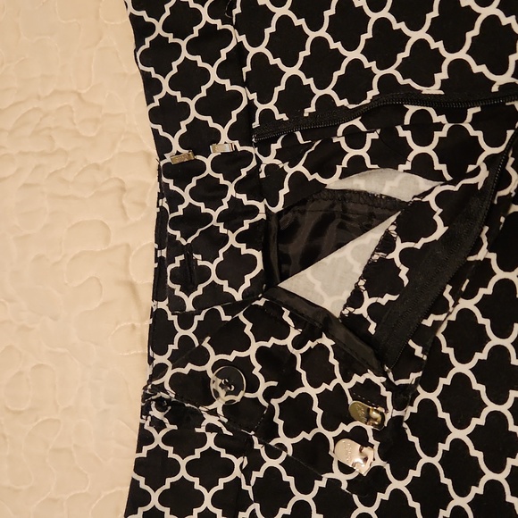 Trellis pattern black and white ankle length pants with back & front pockets - Picture 3 of 5